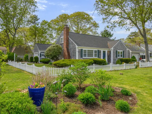 21 Putting Green Circle, South Yarmouth, MA 02664