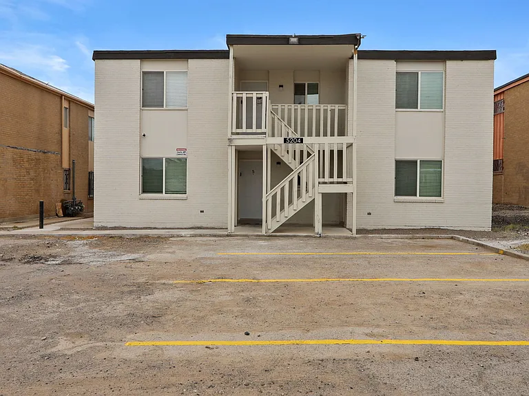 Exterior & Parking