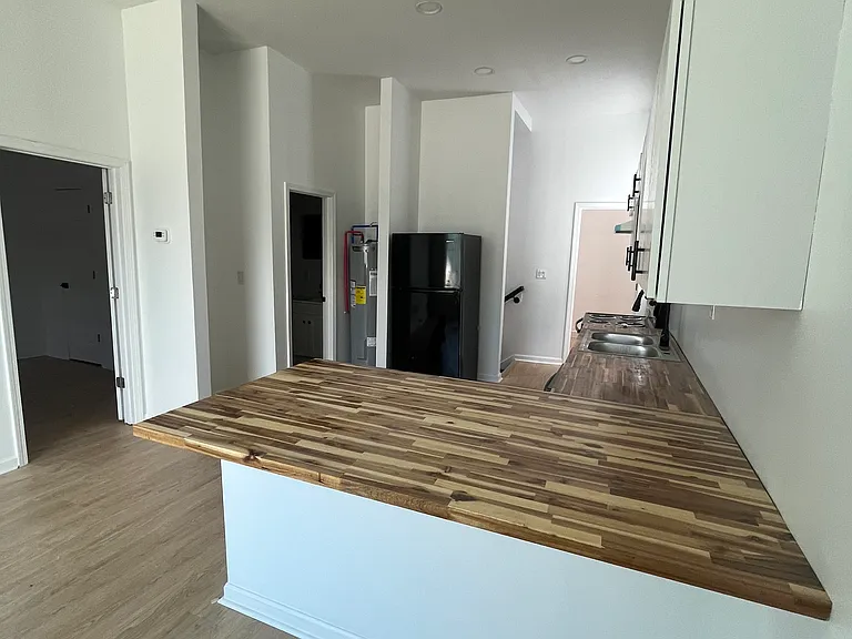2824 Montgomery St #R — Photo 12
