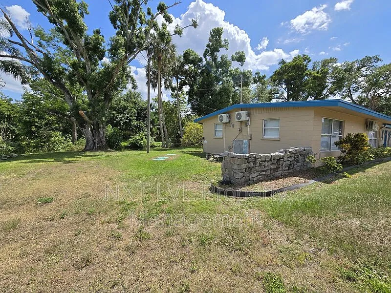 3 bed, 1.0 bath, 1000 sqft, $1,695 — Photo 3
