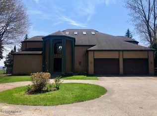 3225 Memorial Dr, Muskegon, MI 49445