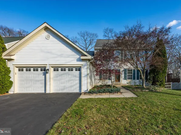 17322 Arrowood Pl, Round Hill, VA 20141