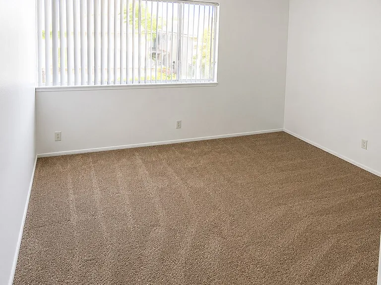 Solano Apartments — Photo 36
