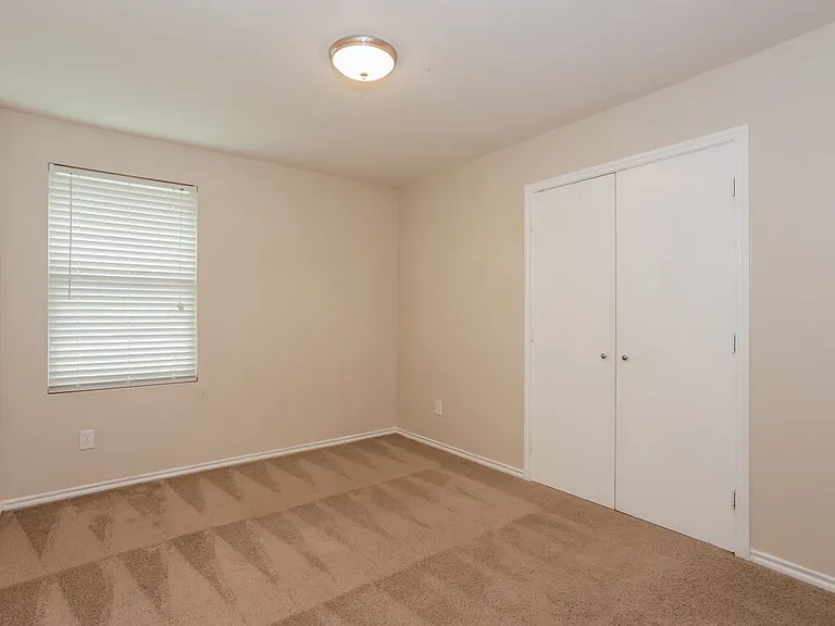 636 Horn St — Photo 14