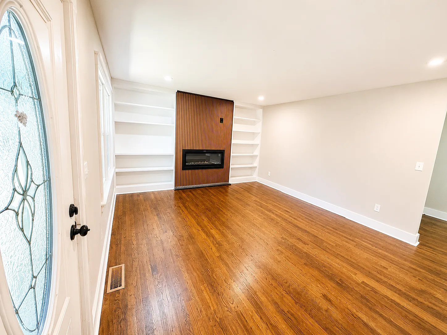 1603 Browns Ave — Photo 2