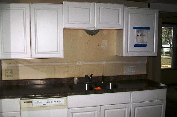 3rd image of 251 King St W