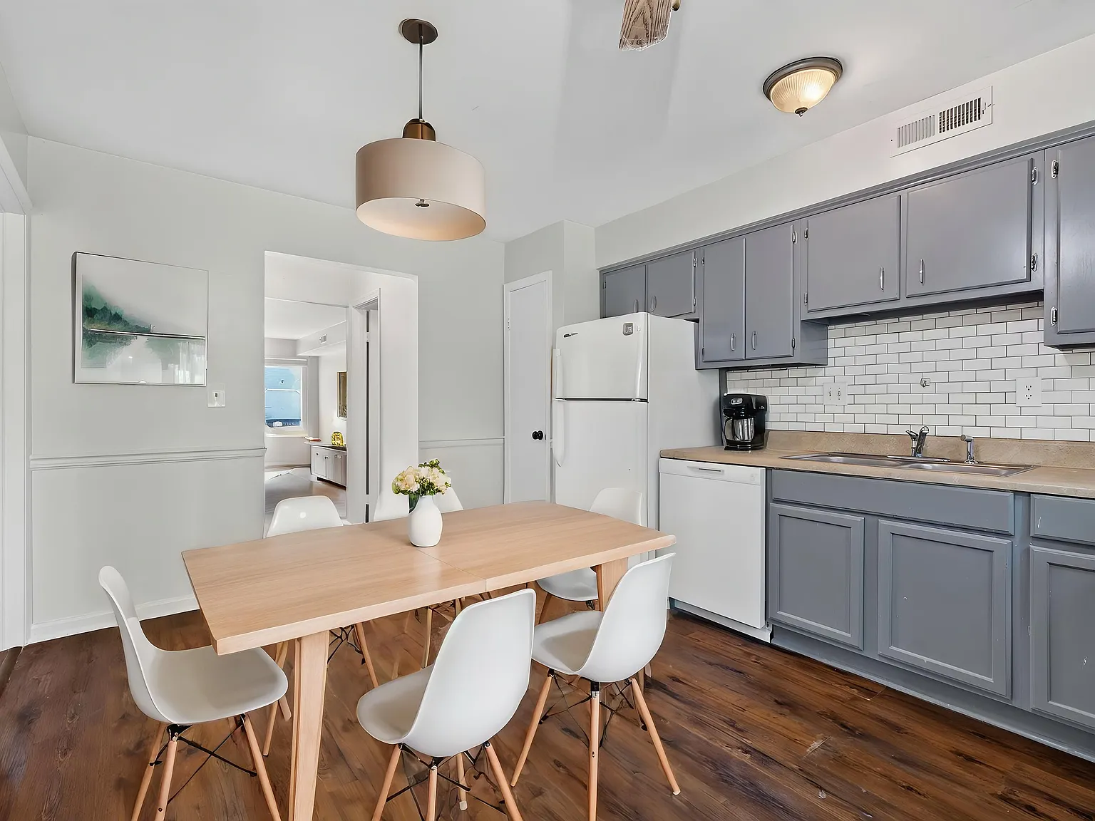 4 bed, 2.5 bath, 1536 sqft, $2,400 — Photo 3