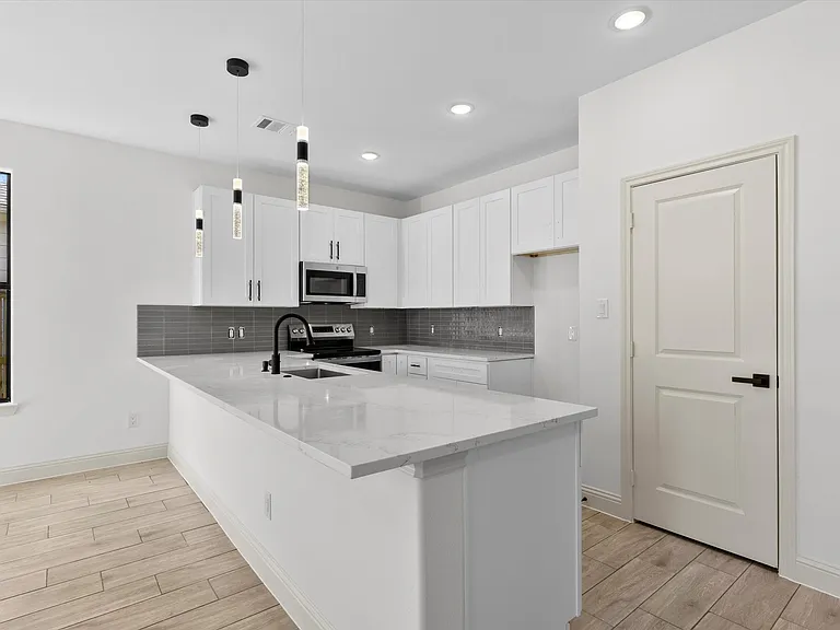 5105 Waterbury Ct — Photo 9