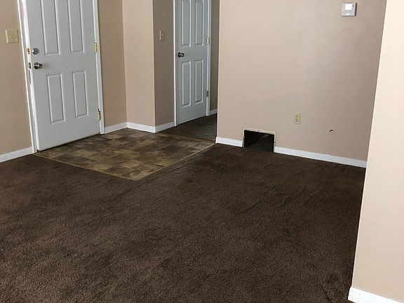 Living Room Entry_08202019