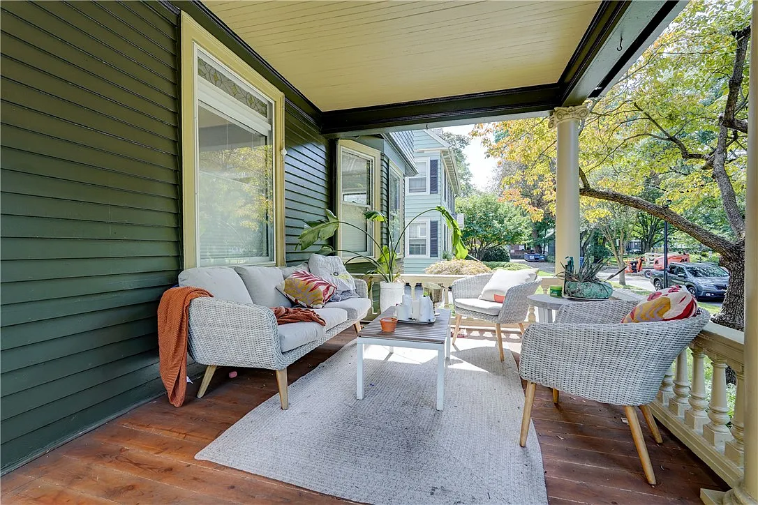 4 bed, 2.5 bath, 3889 sqft, $3,300 — Photo 2