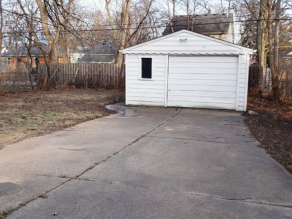 2nd image of 1800 Phillips Ave