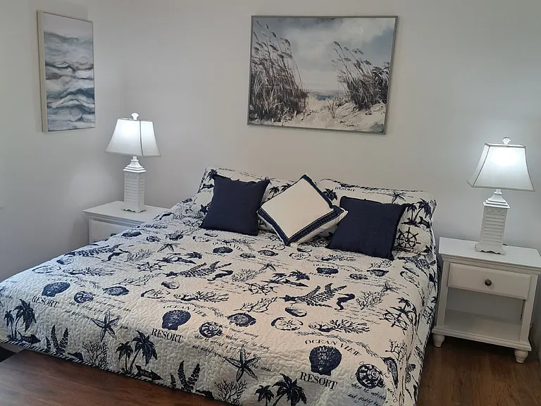 Large Bedroom with California King Size Bed, Full Bathroom, Storage Bench and Walk-in Closet