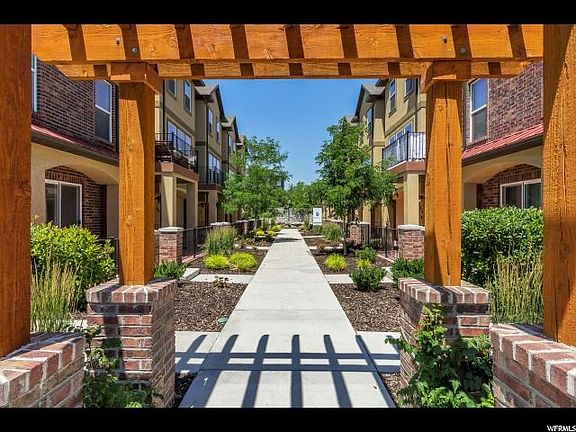 4th image of 734 W Kirkbride Ave