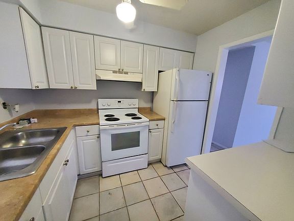 3rd image of 1760 NE 52nd St APT 1