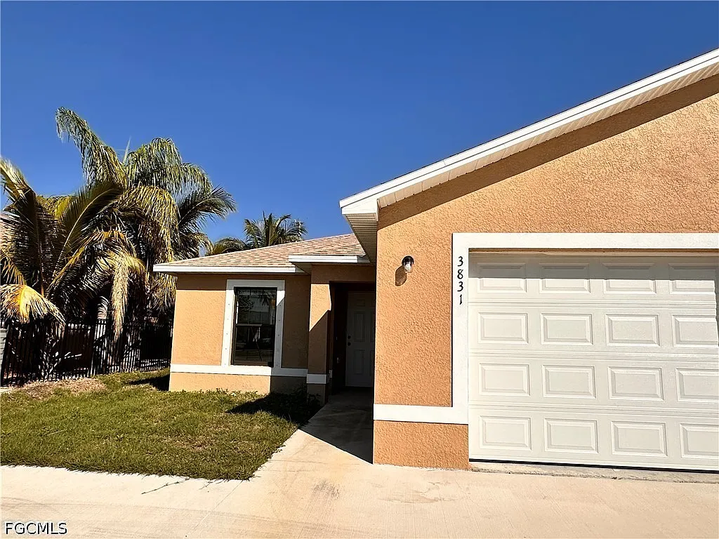 3 bed, 2.0 bath, 1200 sqft, $1,700 — Photo 3