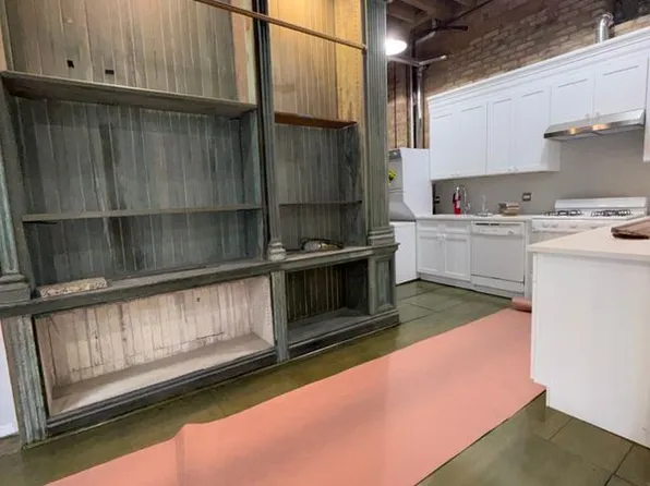 936 W Roscoe St #1R, Chicago, IL 60657