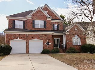 4102 Barclay Forest Dr, Charlotte, NC 28213