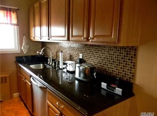 162 Edmunton Dr APT D12, North Babylon, NY 11703