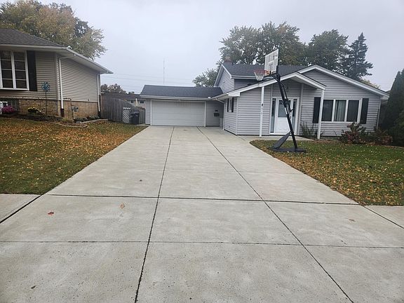 3rd image of 2610 Friar Dr