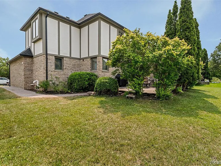 47105 Liberty Bell Rd E — Photo 43