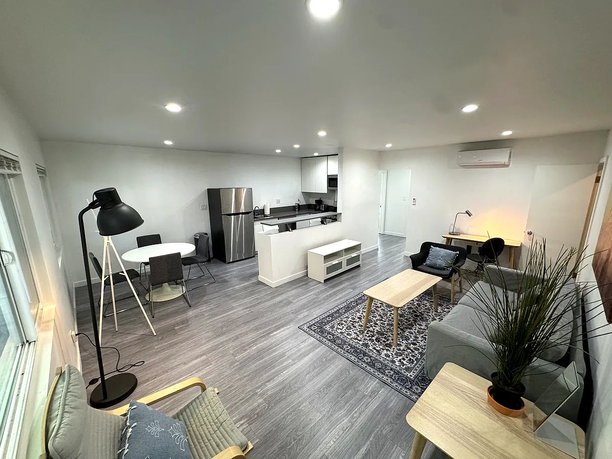 Building Photo - 11921 Goshen Ave #3