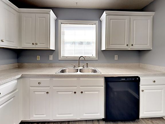 5th image of 1066 Maria Dr