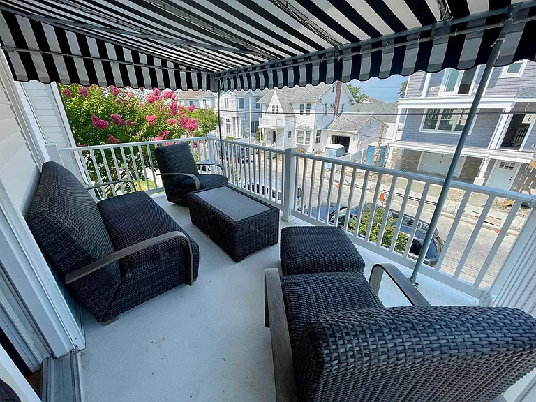 112 N Belmont Ave — Photo 19