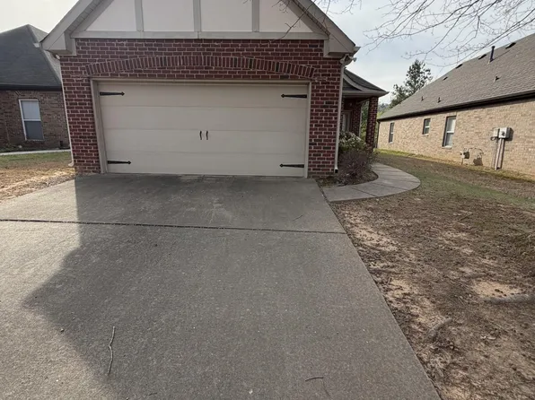 2817 Oxmoor Glen Dr, Birmingham, AL 35211