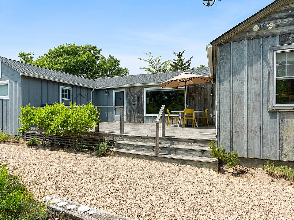 28 Beach Ave
