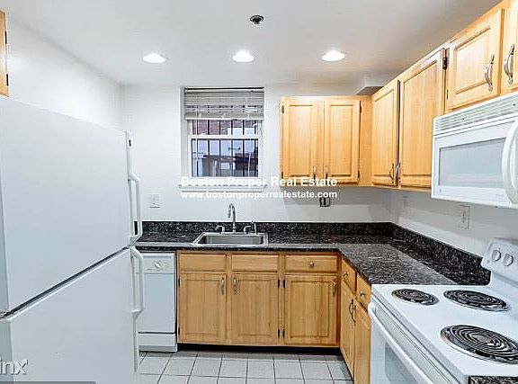 19 Queensberry St. #B Boston - Fenway Unit Photo 6