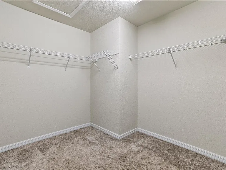 640 SE Monet Dr — Photo 17