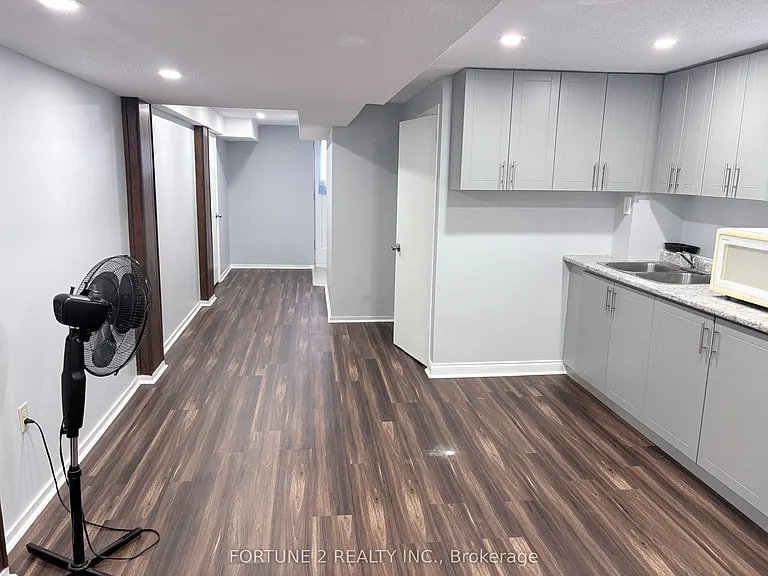 614 Ross St — Photo 13