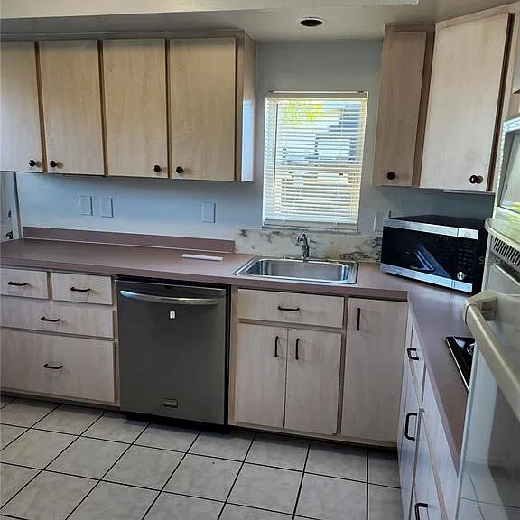 2220 Birchcrest Blvd — Photo 5