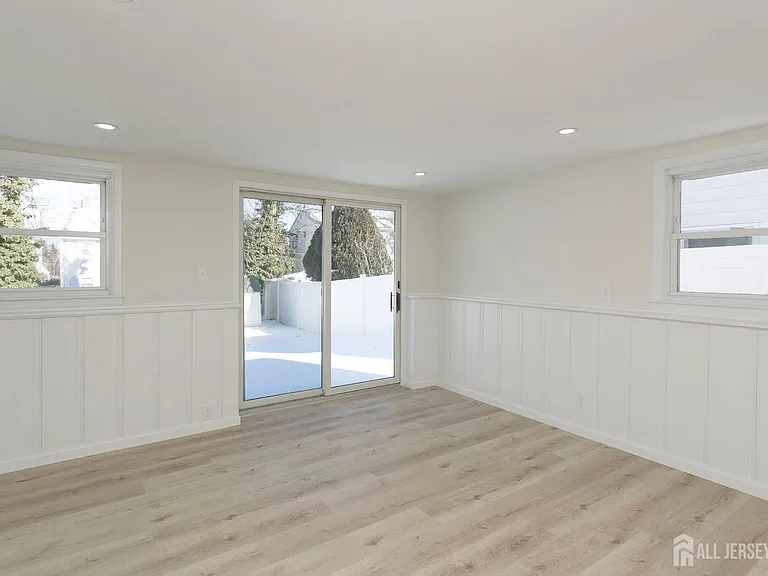 40 Essex Ave — Photo 14