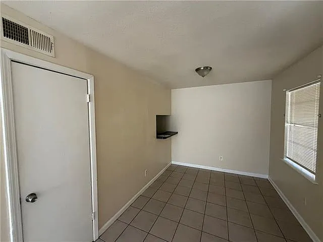 3320 Kabel Dr #C — Photo 8