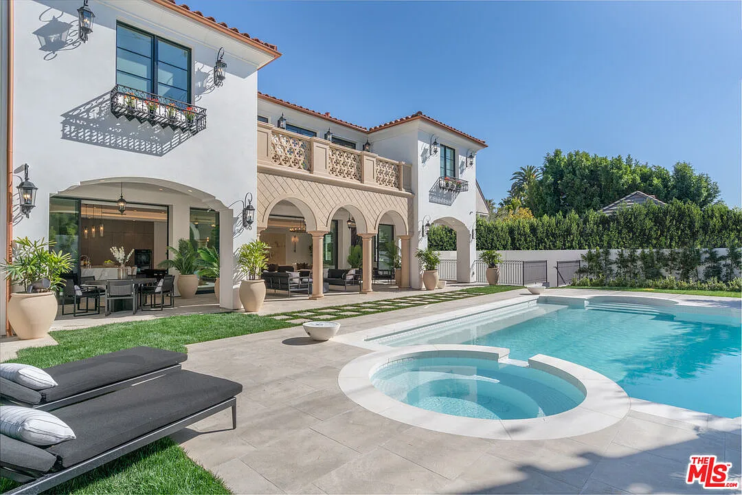 7 bed, 7.0 bath, 10865 sqft, $98,750 — Photo 1