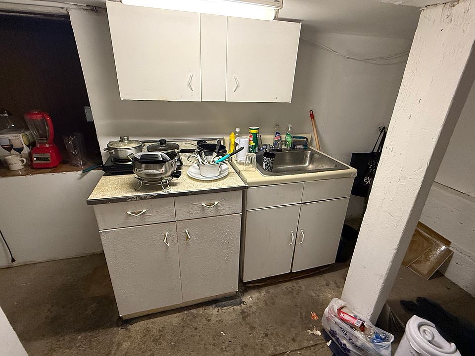 2nd image of 157 Waverly St #1B