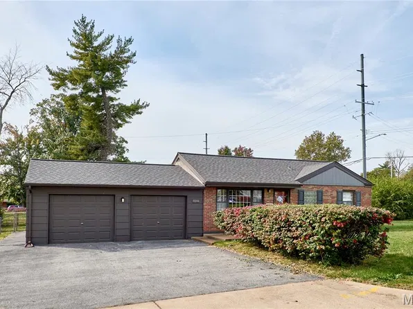 11284 Saint Clement Ln, Saint Ann, MO 63074
