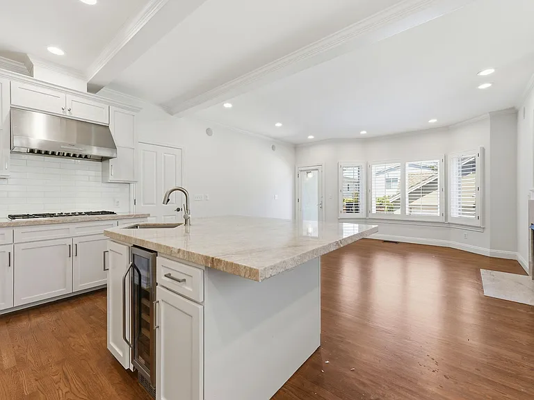 1506 Vancouver Ave — Photo 10