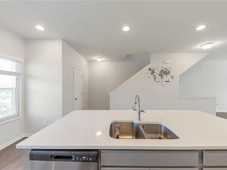3625 Hawthorne Ter — Photo 11