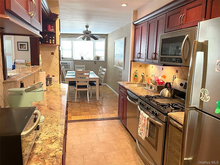 750 Shore Rd #10 — Photo 4