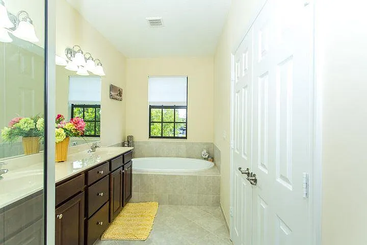 10426 Wellington Parc Dr — Photo 8