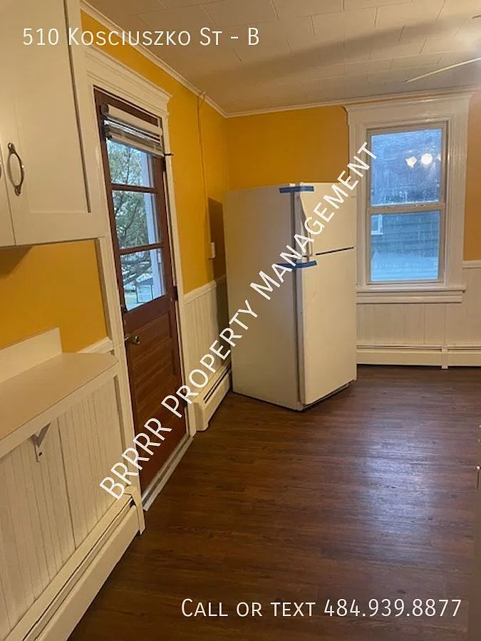 Bright and sunny 2 bedroom with washer/dryer — Photo 3