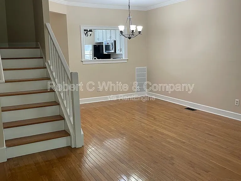 402 Cambridge Cmns — Photo 9