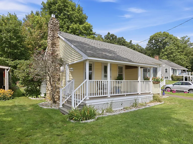 57 Lake Dr — Photo 3
