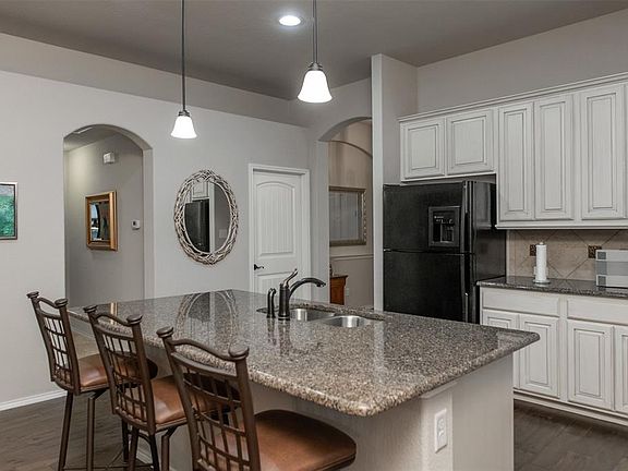 5th image of 228 Carson Dr