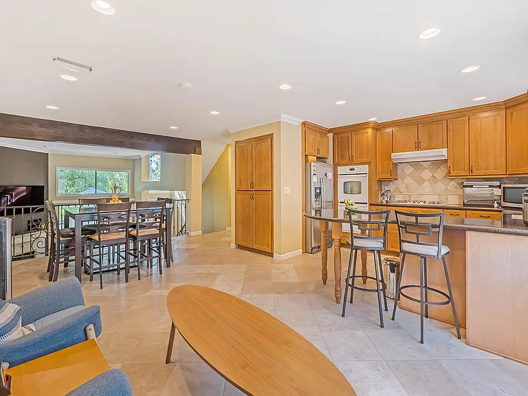 5800 Owensmouth Ave #7 — Photo 22