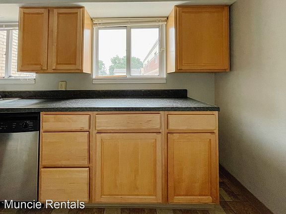 3rd image of 1619 W Gilbert St #11657240