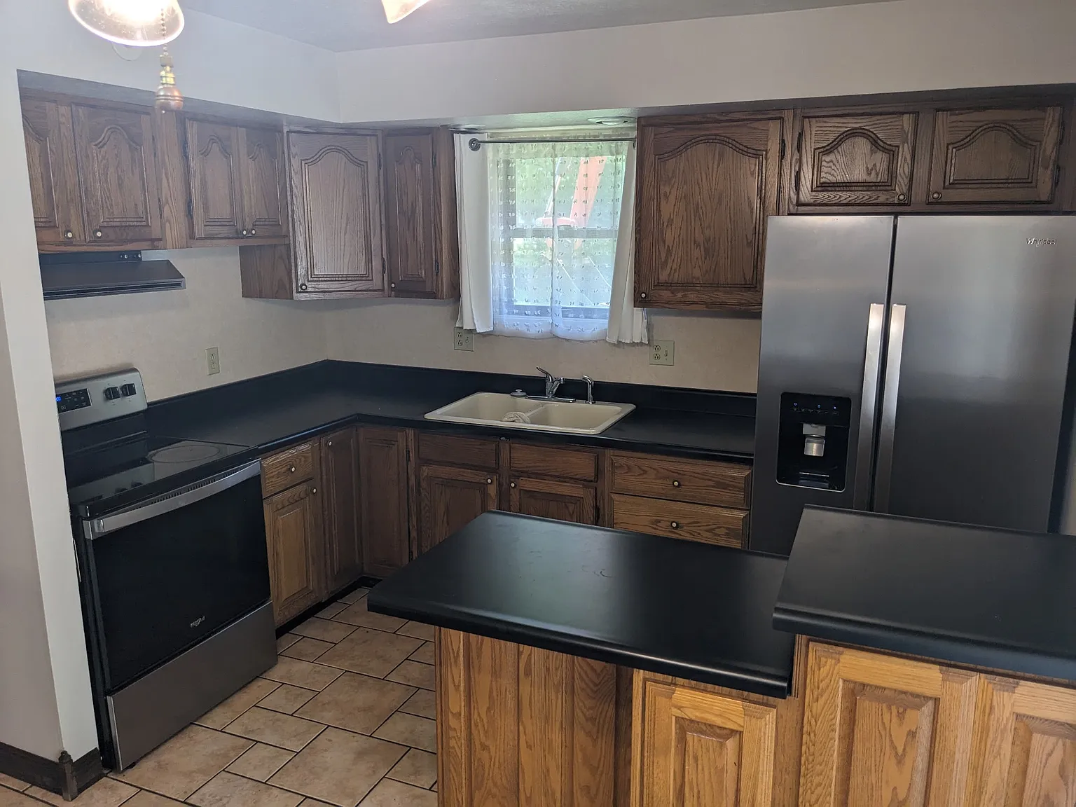 3 bed, 1836 sqft, $1,800 — Photo 2