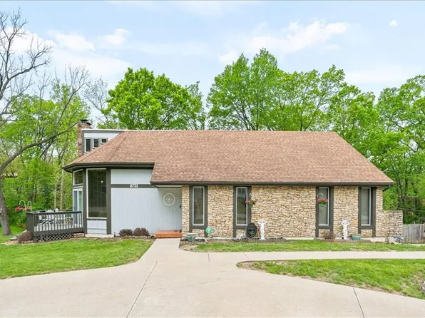 8731 Greeley Dr, Kansas City, KS 66109